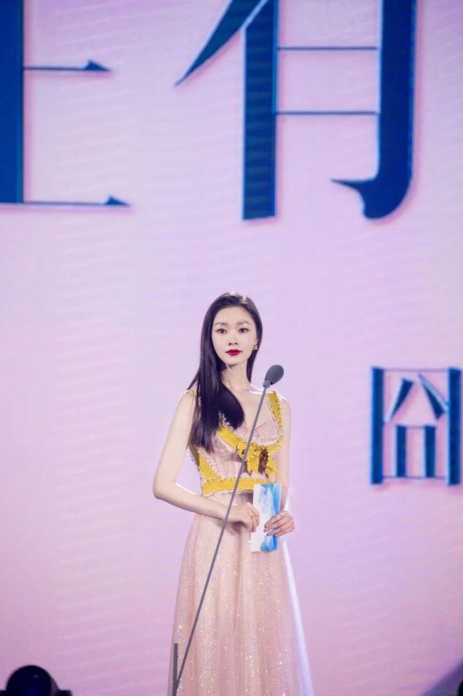 宋轶参加阅文原创IP盛典，助力年度爱情小说揭晓