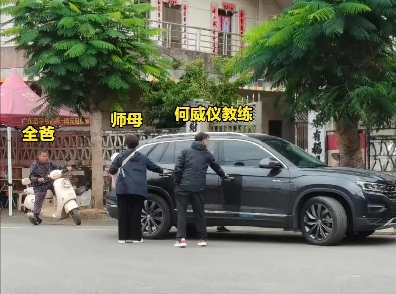 全红婵回老家了!奶奶握着她的手不放,妈妈的笑容里藏着泪花陈芋汐_订阅