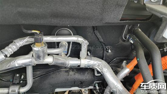 比亚迪海豹06新能源挡风玻璃下方导水槽漏水