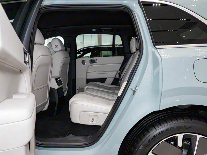 2025款理想L6的车内空间尺寸配置参数是多少?