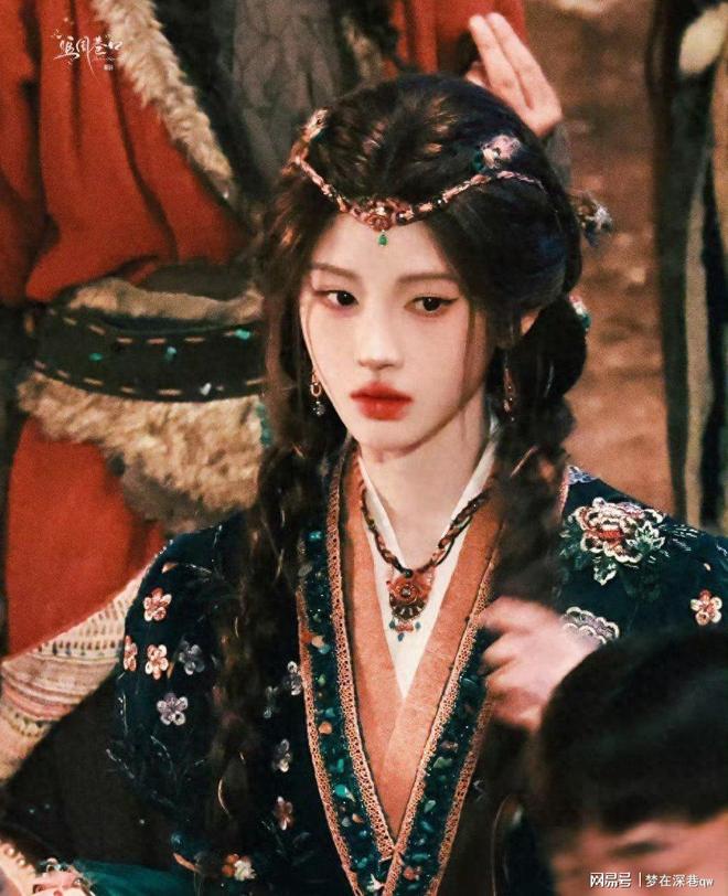 鞠婧祎《月鳞绮纪》华服出圈