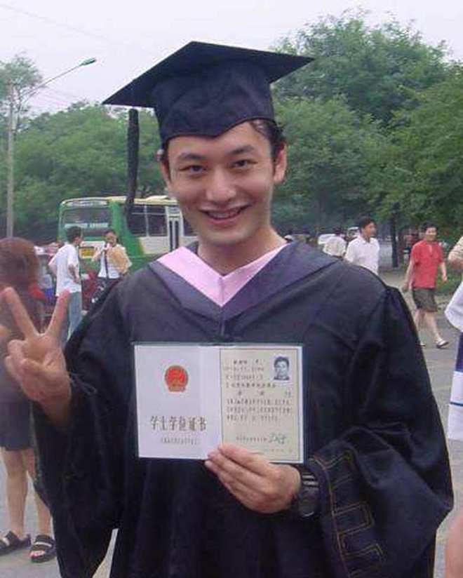 娱乐圈开始卷学历？黄晓明金世佳考上博士，成林更新上戏学弟