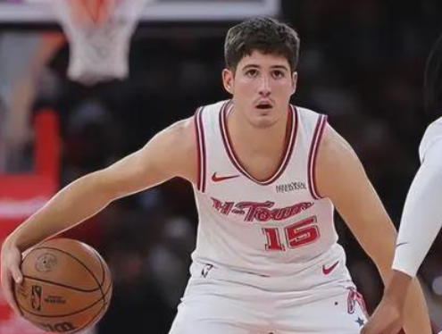 谢泼德全场13投仅3中，三分10中2得到10分8篮板3助攻2抢断