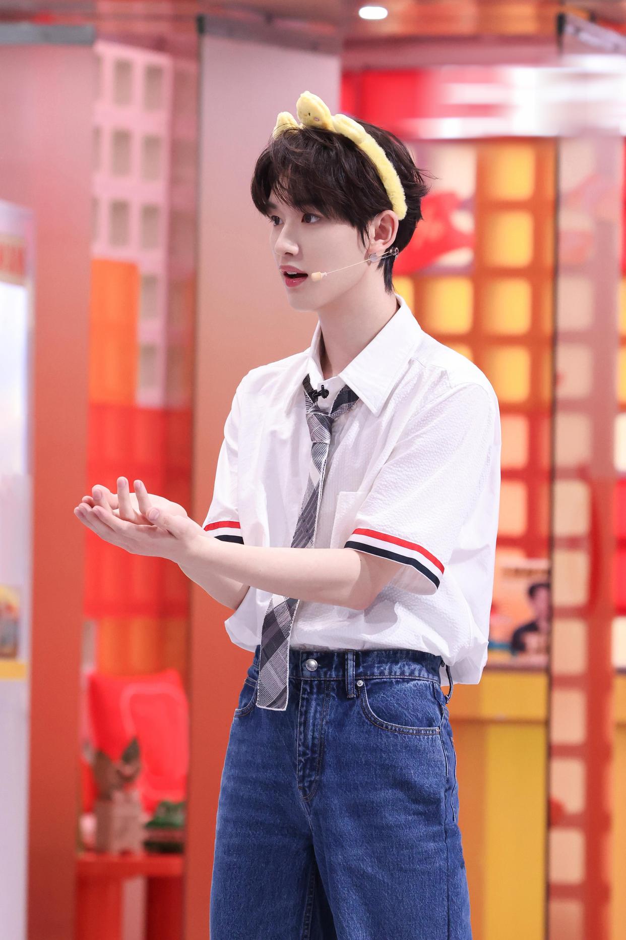 《念念相忘》剧组做客好六街,刘浩存被宋威龙谐音梗情话表白心率飙升