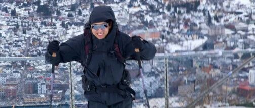 李现晒挪威雪地徒步照，为周杰伦新歌《那天下雨了》打call，坦言喜欢周杰伦已经22年了