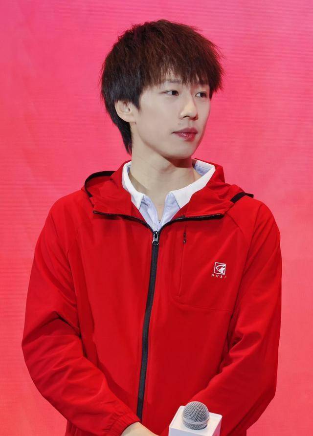 凌晨落地满血发匹克球拍！林高远这波跨界，国乒劳模太拼了