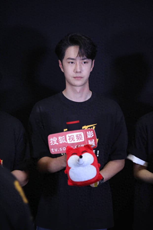 大鹏赞王一博《热烈》哭戏一遍过:他超越我们想象