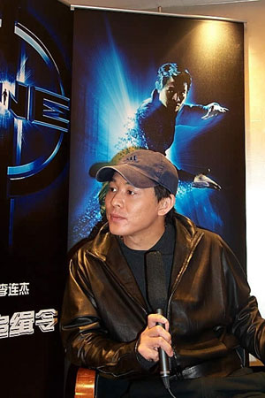 李连杰为慈善“探班”《灌篮》 周杰伦捐10万