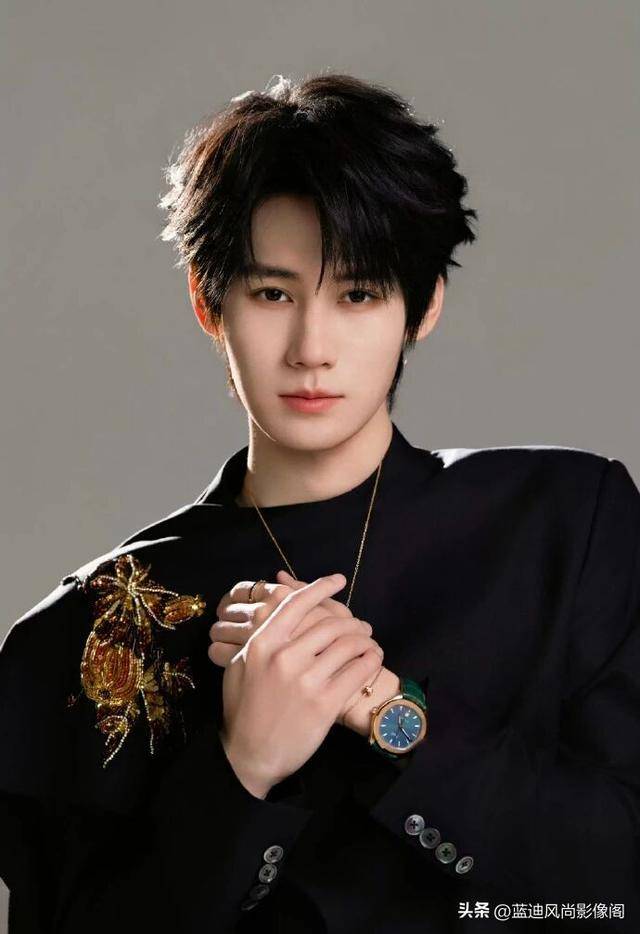 张真源×PIAGET伯爵：珠绣藏风骨，少年自翩然