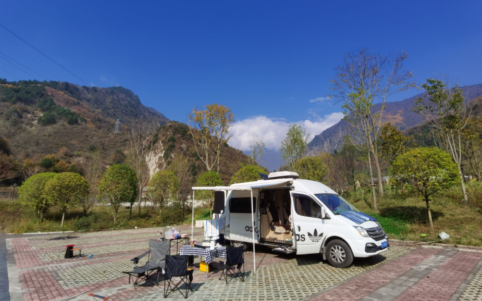 开着20多万买的房车，我在省内玩了两个月，回来发现赔了10万