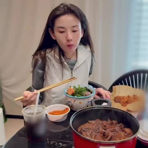 牛杂煲，有谁不爱啊， 宋祖儿可真的太会制作美食了