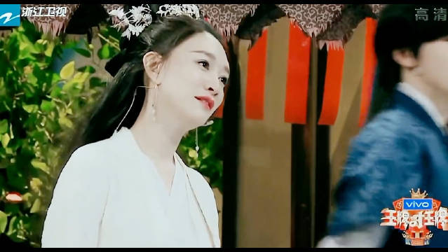 李小冉北舞毕业侧手翻优雅，乘风2026初舞台引期待