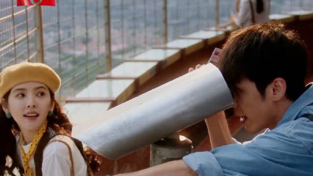 徐胜利章若楠登中央电视塔俯瞰北京城