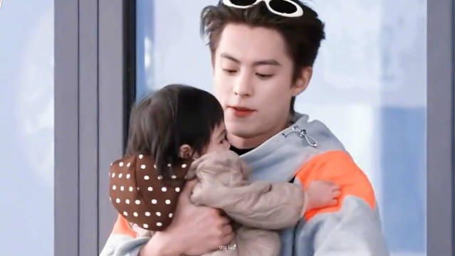 王鹤棣劝秦岚注意身体