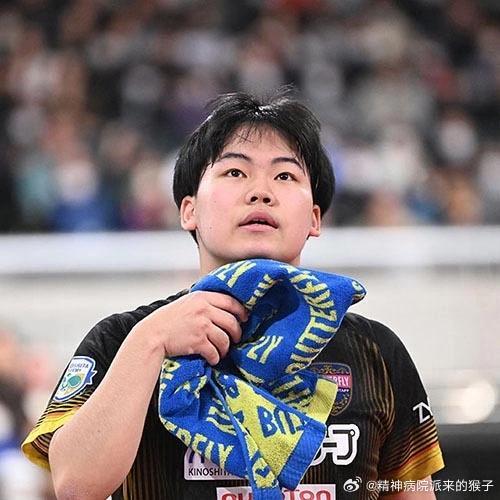 日本队内的竞争关系，例如松岛辉空，对张本智和有何影响？