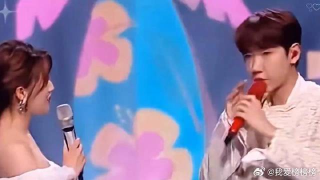 赵露思汪苏泷卡点比心对不上