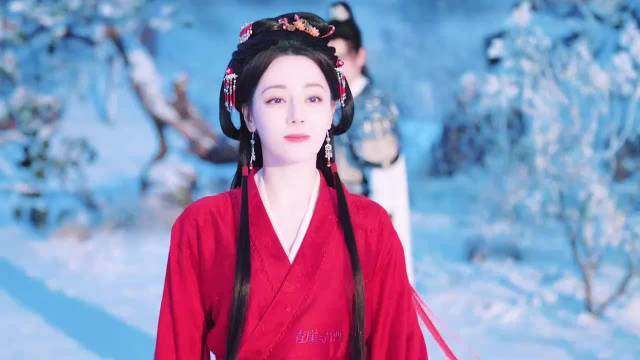 迪丽热巴新角色反差感强，软萌鲜活气场全开