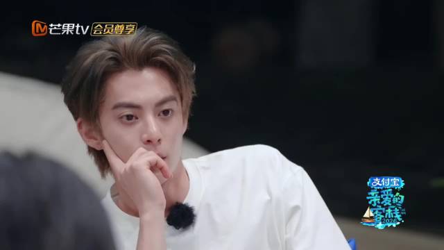 王鹤棣心疼秦岚客栈默默付出