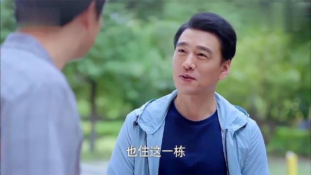 叶鹿鸣正好遇见贺爸遛狗失控，套近乎太真实了