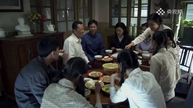 父母爱情:江德福要送侄女去当兵，老欧开心极了，十分激动不复绅士模样