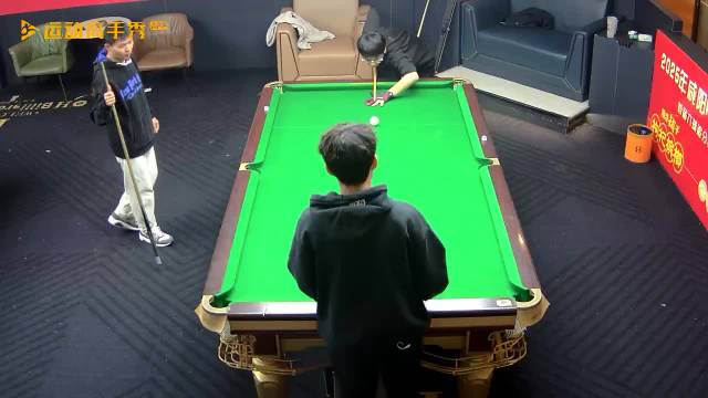 网红秦利文爆冷胜孔德京晋级大师赛32强，妻子激动落泪