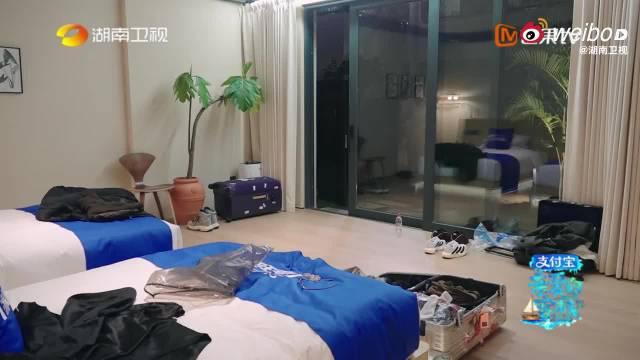 王鹤棣客栈主理人一天站十几小时、组织活动并下厨