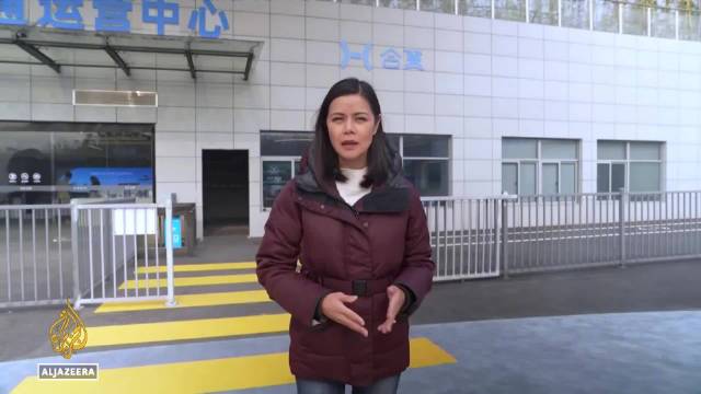 女主持在中国体验飞行汽车