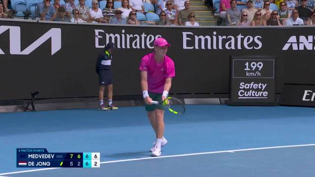 俊哥出差星河湾球局暂停，今日改朝体中心老吴光姐大谷教练参加