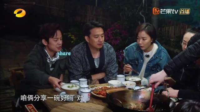 宋丹丹讲英语把黄磊跟何炅笑哭了，完全听不懂，刘宪华直接傻眼了