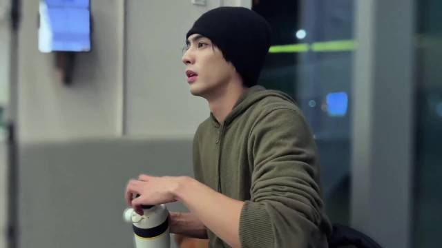 运动中的宋威龙也太帅了，满屏都是少年感