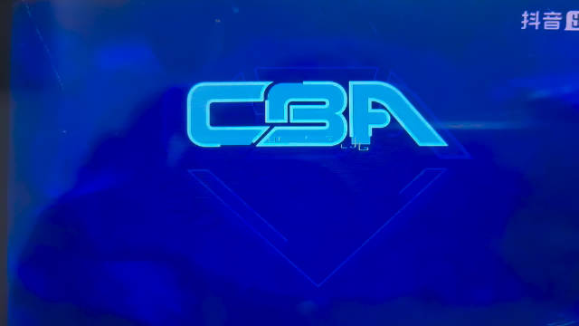 崔永熙送周琦的排球大帽 真干净