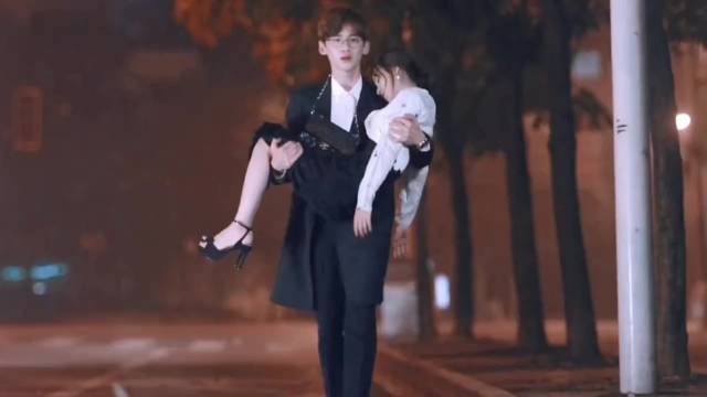 白敬亭郑合惠子隔空互动，用角色昵称遥相呼应