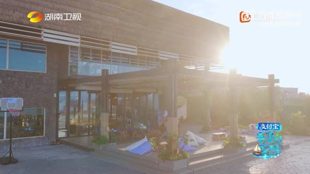 秦岚沈月客栈择菜调侃退休生活