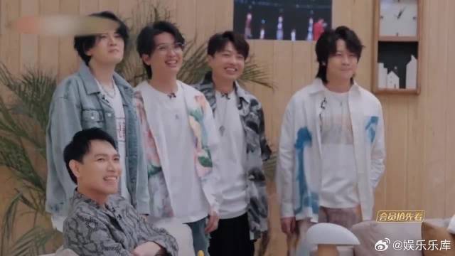 那英张信哲舞台聊天，忘记观众存在，竟当众“表白”