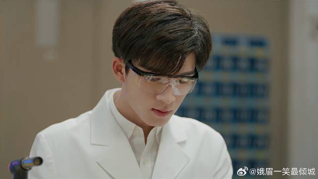 学霸为了证明自己，亲自动手做甜品，一看成品太惊喜