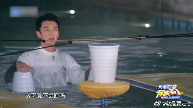 范丞丞脖子太长，蹲下去才到白鹿腰，又被嫌弃了！