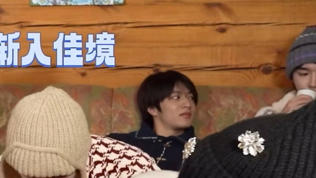 刘耀文紧盯宋亚轩喝水细节曝光