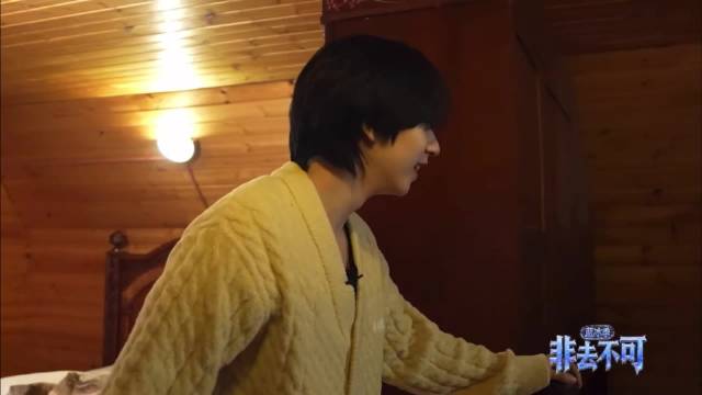 刘耀文逗弄宋亚轩互动亲密引关注