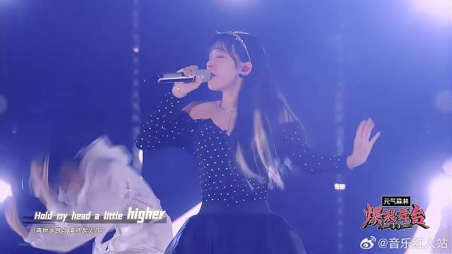 宋雨琦一字肩网纱裙 黑暗公主风系列，一口烟嗓太震撼