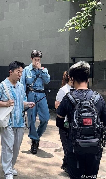 粉丝为什么称陈哲远为“现实版撕漫男”和“生图战神”？