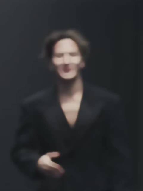 谁不爱又帅又搞笑的王嘉尔呢，有颜有实力，还可爱，很圈粉的一个人