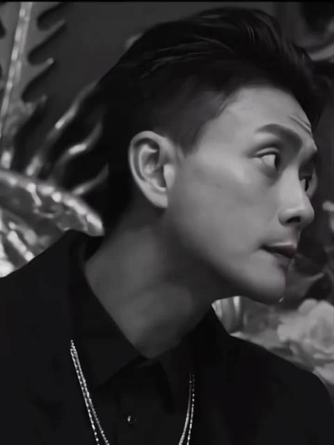 黄宗泽赞王嘉尔帅气搞笑，回应撞脸表荣幸