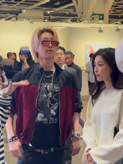 徐明浩、朱珠共同亮相W中文版 x Art Basel艺术晚高峰活动