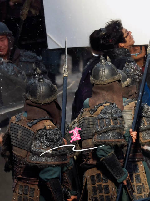 血染征衣，傲骨未凉