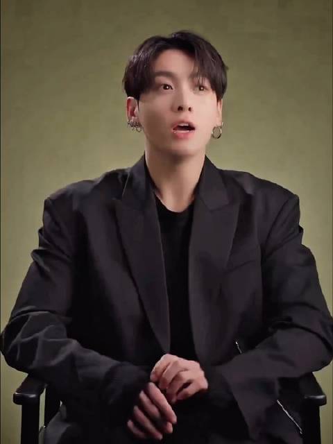 柾国追完怪奇物语全季，分享剧中歌曲Running Up That Hill