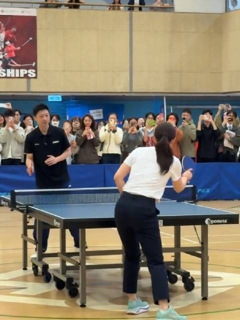 马龙与霍启刚郭晶晶球台对决，郭晶晶跨界挑战