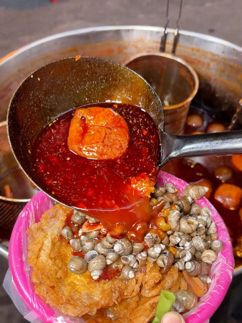 柳州街头11元一碗的螺肉螺蛳粉螺蛳粉里真的有螺蛳