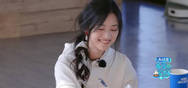 沈月称赞王鹤棣显老板气质，直言以前难以想象