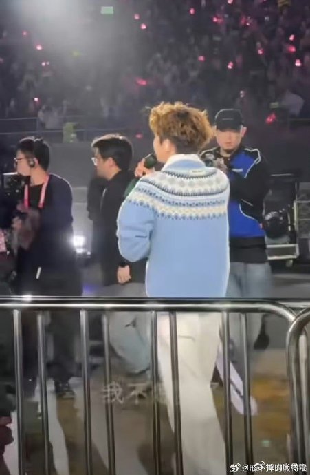 王源巡演强调的“更近一点”具体体现在哪些互动环节上？