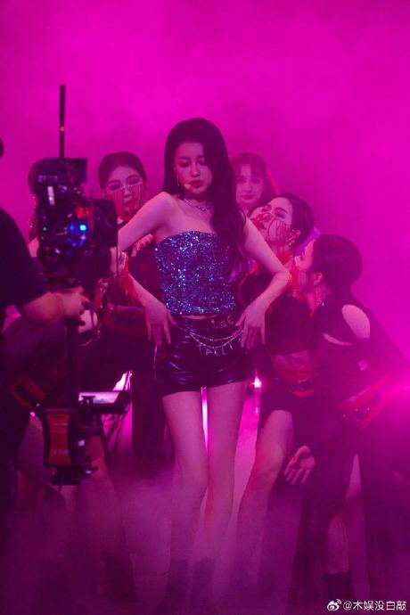 粉丝和观众对于孙怡在《乘风2026》中的舞台表现有哪些具体的期待？